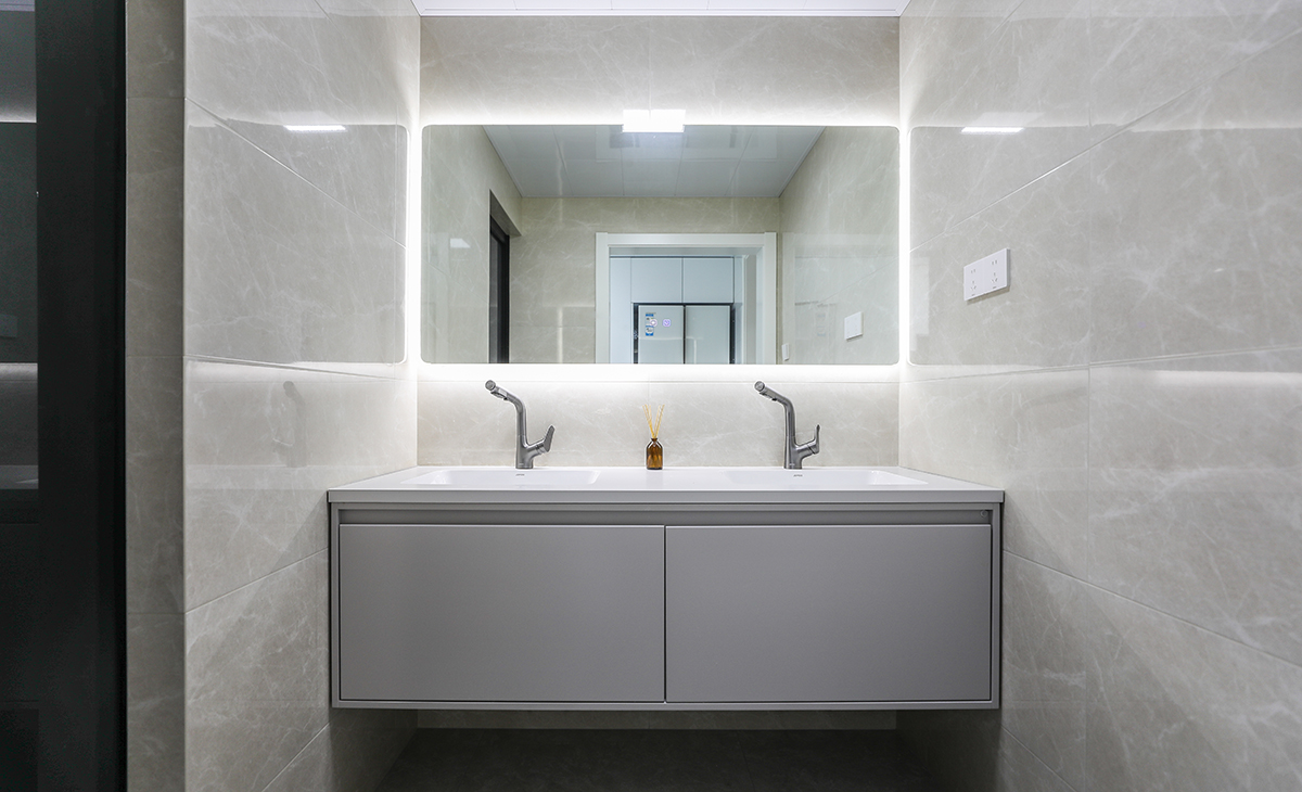 干區考慮采光效果。采用了燈帶擴大空間的做法 雙臺盆，空間感有擴大。
