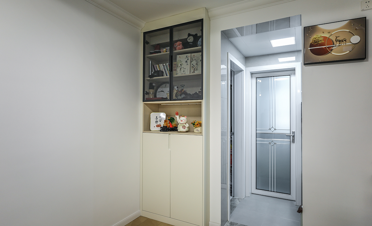 餐廳空間比較方正寬敞，不放餐桌的餐廳空間簡單又實用。