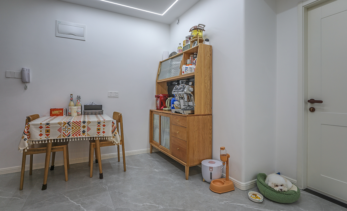 餐廳的拐角墻，我們還特地去做了圓弧處理，希望家中減少銳角，居家的安全性也要考慮到位。