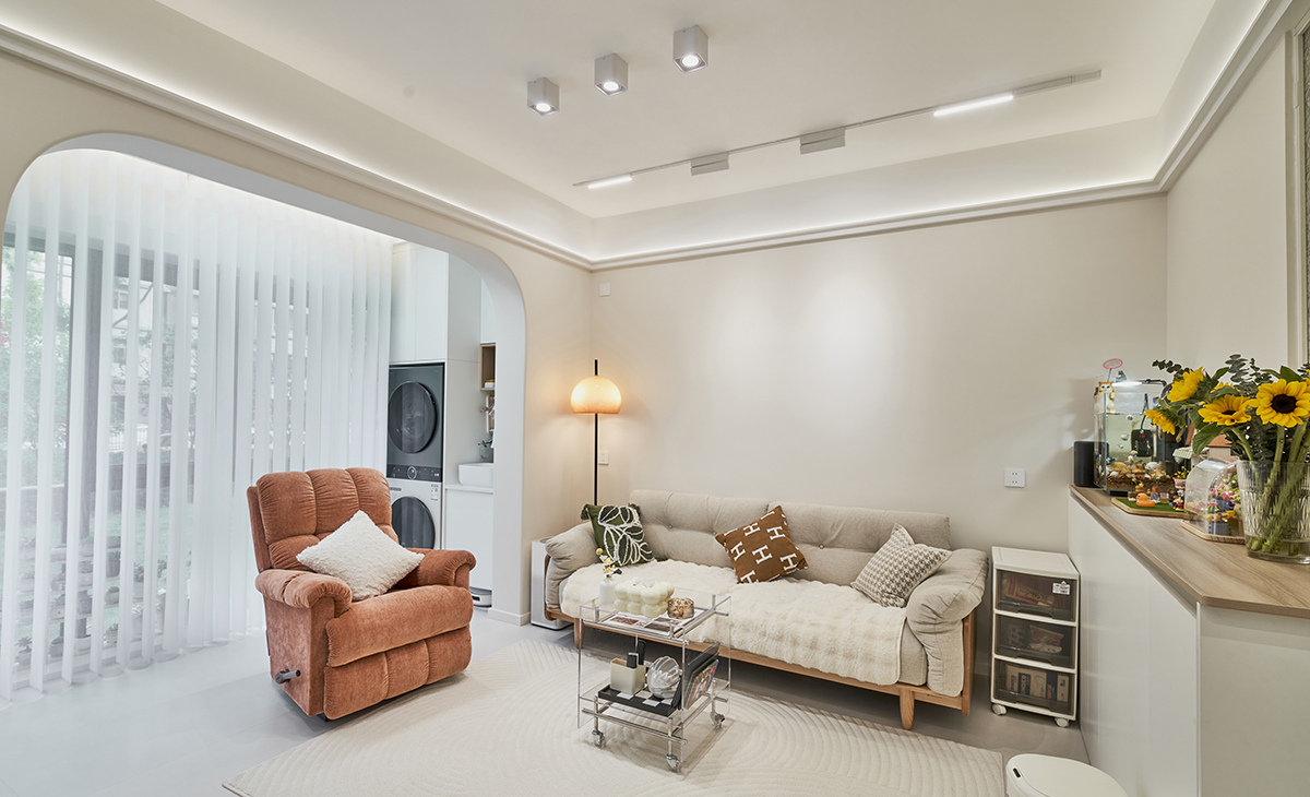 客廳是一家人活動(dòng)頻率最高的區(qū)域，要求寬闊、明亮，儲(chǔ)物空間