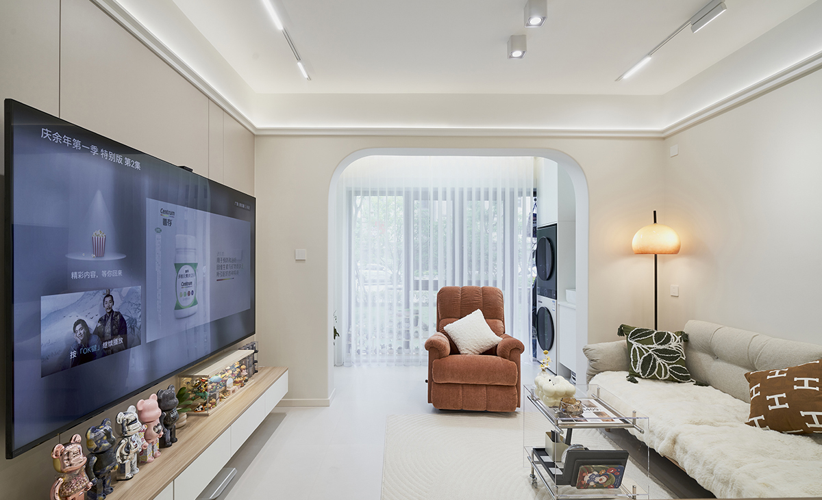 客廳是一家人活動(dòng)頻率最高的區(qū)域，要求寬闊、明亮，儲(chǔ)物空間