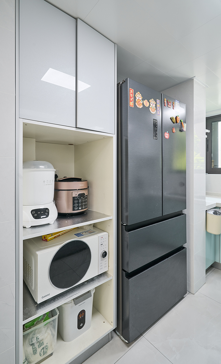 廚房做臺面方便擺放各種雜物，滿足戶主需求。