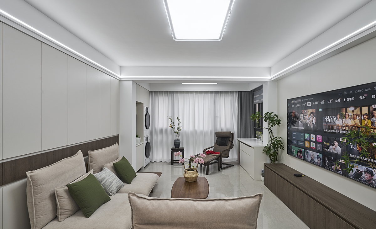 客廳借用過(guò)道空間，大大提高了空間利用率。