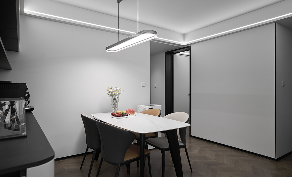 客餐一體的開放式格局，讓空間不受局限，更顯寬敞。