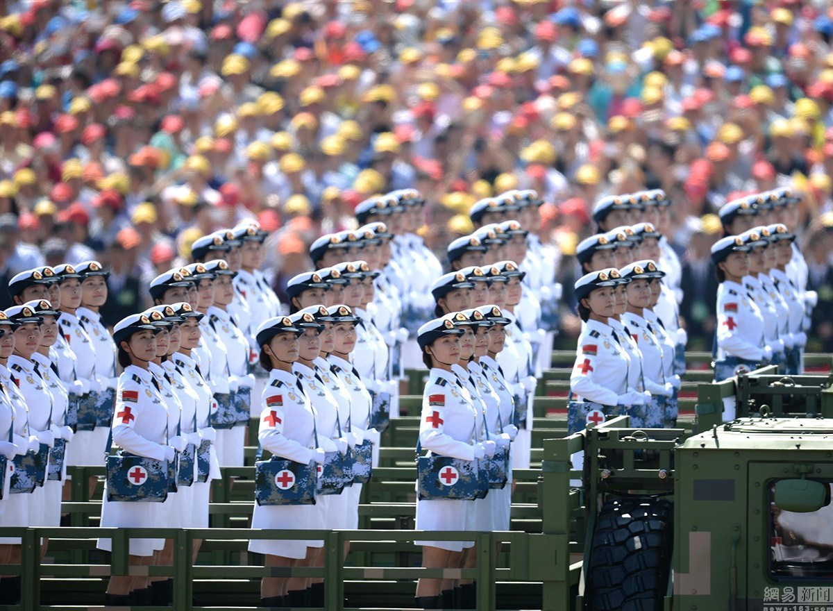 云蘭裝潢員工觀看&ldquo;中國人民抗日戰(zhàn)爭勝利暨世界反法西斯戰(zhàn)爭勝利70周年閱兵慶典&rdquo;感想