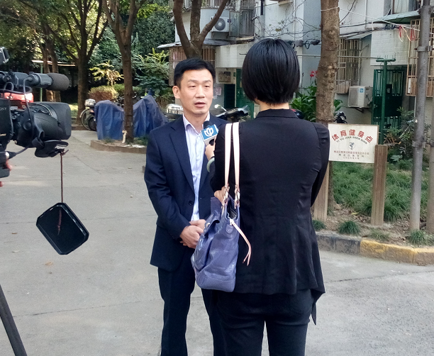 云蘭裝潢免費為社區樓道安裝600把愛心椅