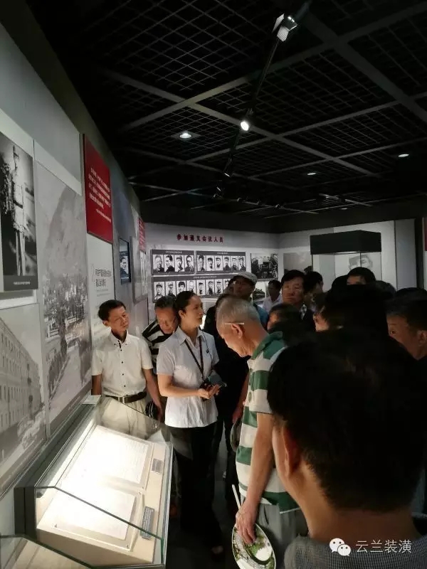 云蘭裝潢黨代表參加紀(jì)念中國共產(chǎn)黨建黨95周年黨建聯(lián)席座談會(huì)