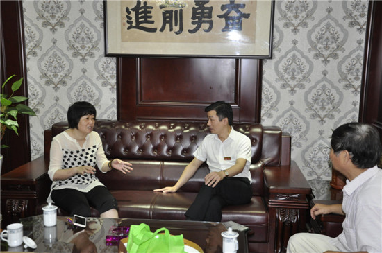 40度高溫下的關懷，街道黨工委慰問云蘭公司職工