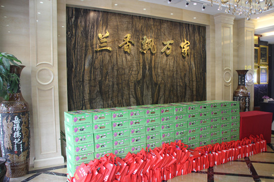 戰(zhàn)高溫，個個生龍活虎，送關(guān)愛，工會處處貼心