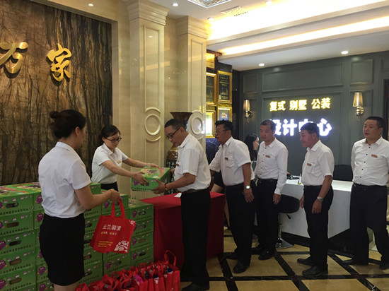 戰(zhàn)高溫，個個生龍活虎，送關(guān)愛，工會處處貼心