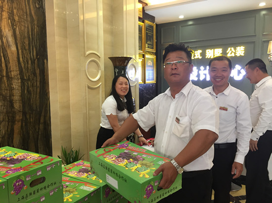 戰(zhàn)高溫，個個生龍活虎，送關(guān)愛，工會處處貼心