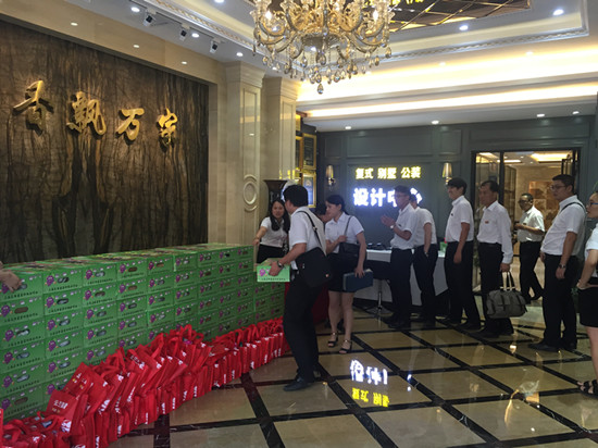 戰(zhàn)高溫，個個生龍活虎，送關(guān)愛，工會處處貼心