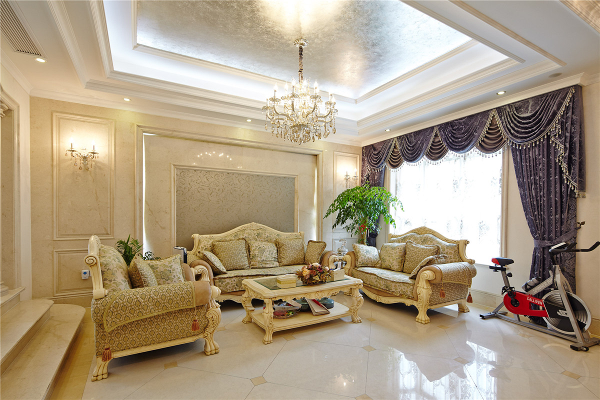 地面地磚和墻面的大理石顏色相輔相成，但從顏色和灰度上進行了比較和過渡，頂面在造型，在燈光下，材質的對比關系顯得那么的微妙。
