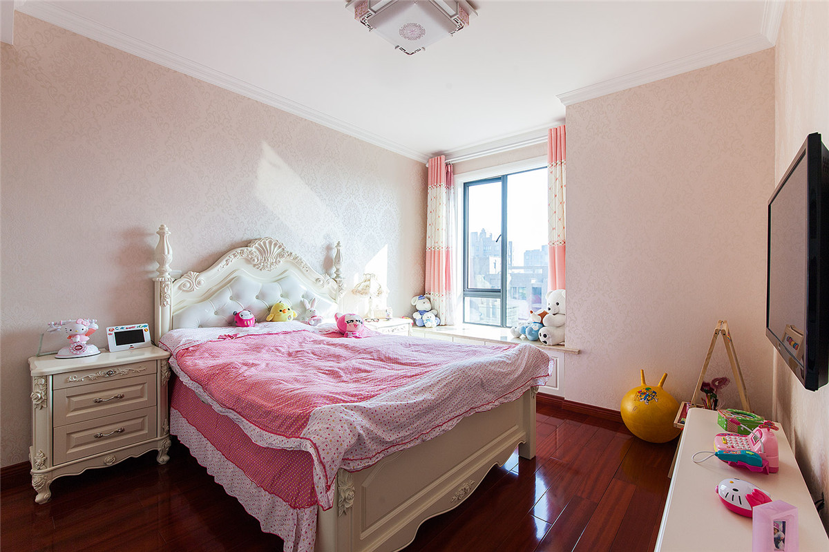簡(jiǎn)單隨意的搭配，讓漂亮，溫馨的公主房伴隨著小朋友快樂(lè)成長(zhǎng)。
