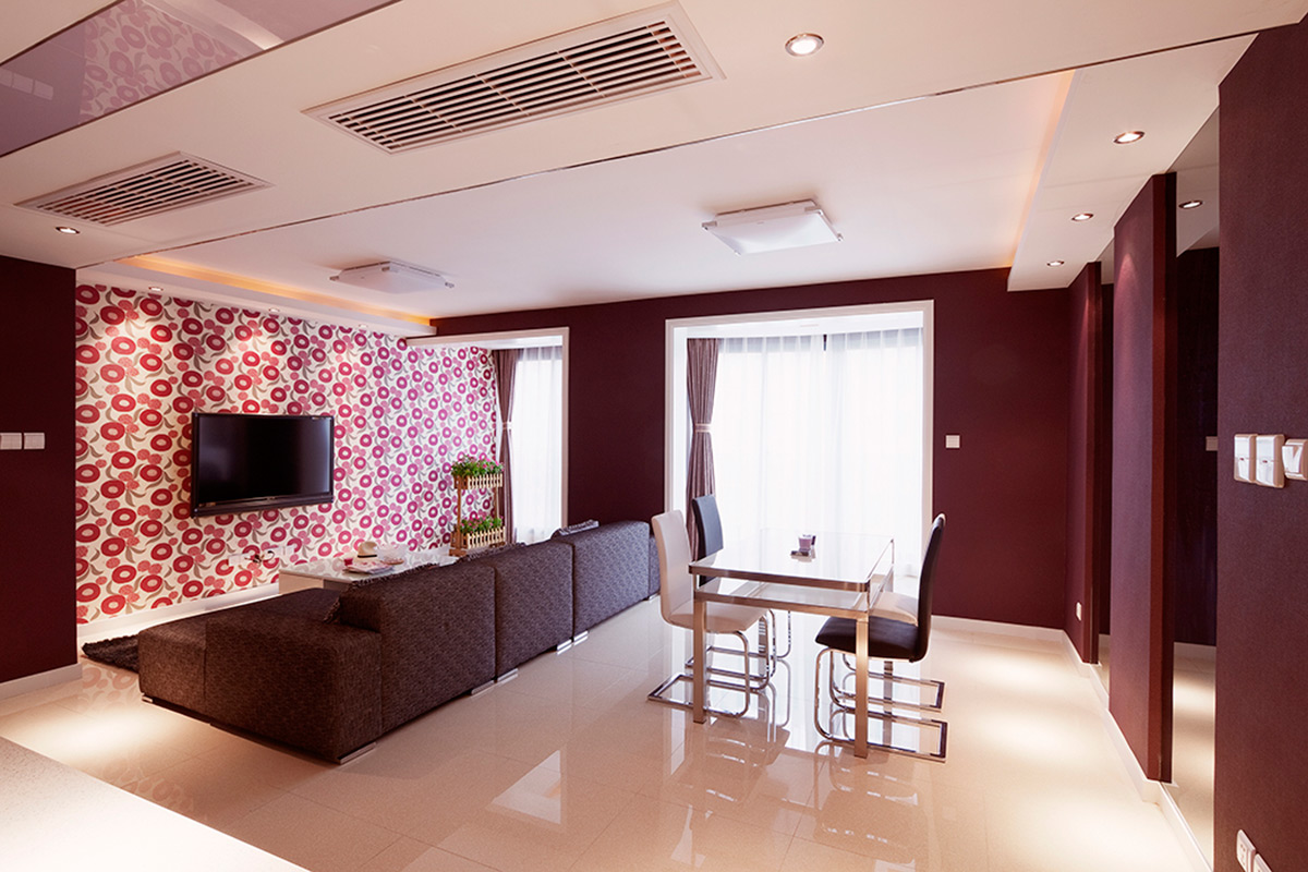 時尚的家具，吊頂和轉(zhuǎn)角吧臺的空間延伸勾勒出一副優(yōu)美的畫卷，營造出時尚前衛(wèi)的藝術(shù)效果。