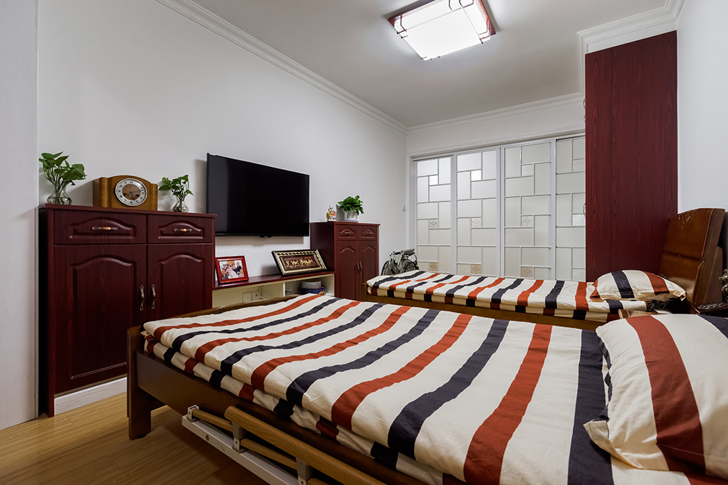 老人房考慮到老人家的生活習慣，特地分成2個床，生活互相不干擾。
