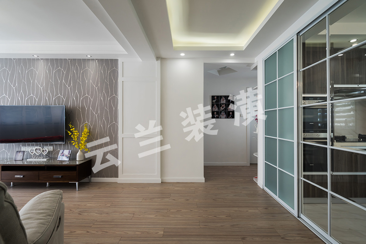 地板的顏色是女主喜歡的
