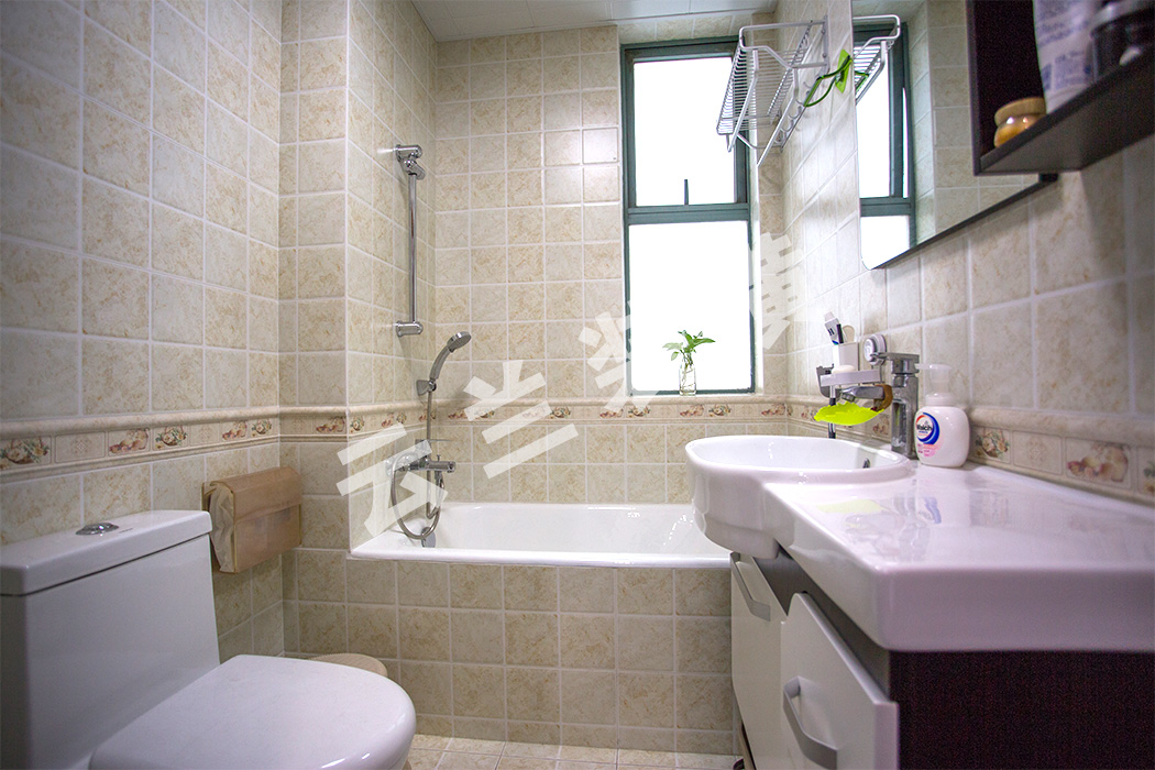 業主家里有足夠空間，兩個衛生間的功能設計，考慮到業主白天工作一天辛苦。兩個衛生間的功能可以滿足業主不同時期的不同需求。