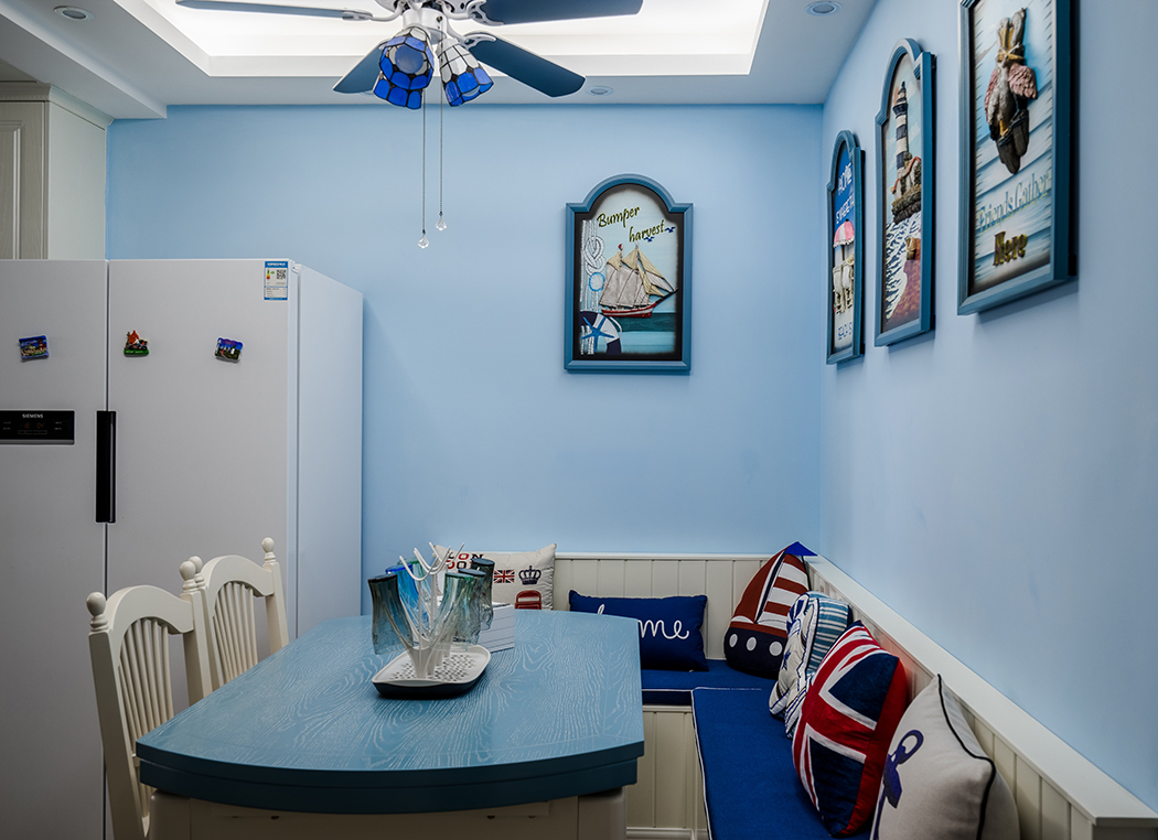 地中海風格是類海洋風格裝修的典型代表，因富有濃郁的地中海人文風情和地域特征而得名。它同時也是最富人文精神和藝術氣質的裝修風格之一。而對喜歡浪漫的情侶來說，地中海則是不二之選。
