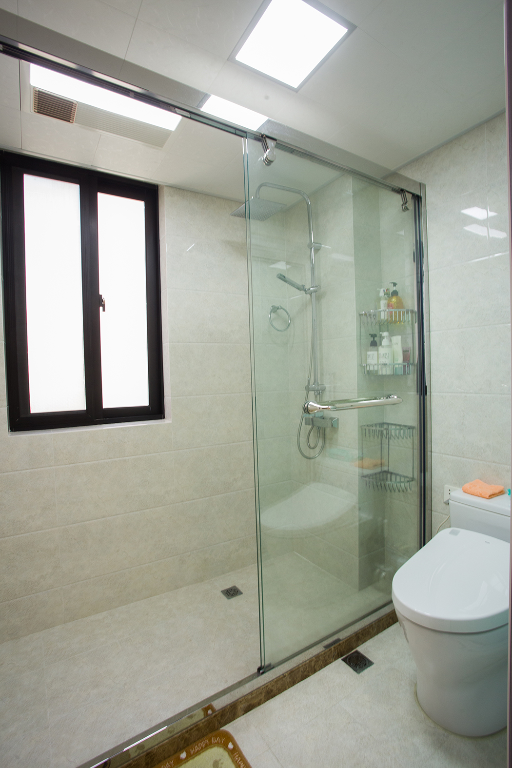 由此，規劃能夠把人，空間與天然拉得更近，更調和。現代都市生活的快節奏呼喊簡練與明快，溫暖與放松變成家的主題。家的裝飾不再變成夸耀的本錢，而是一種細致入微的感受
