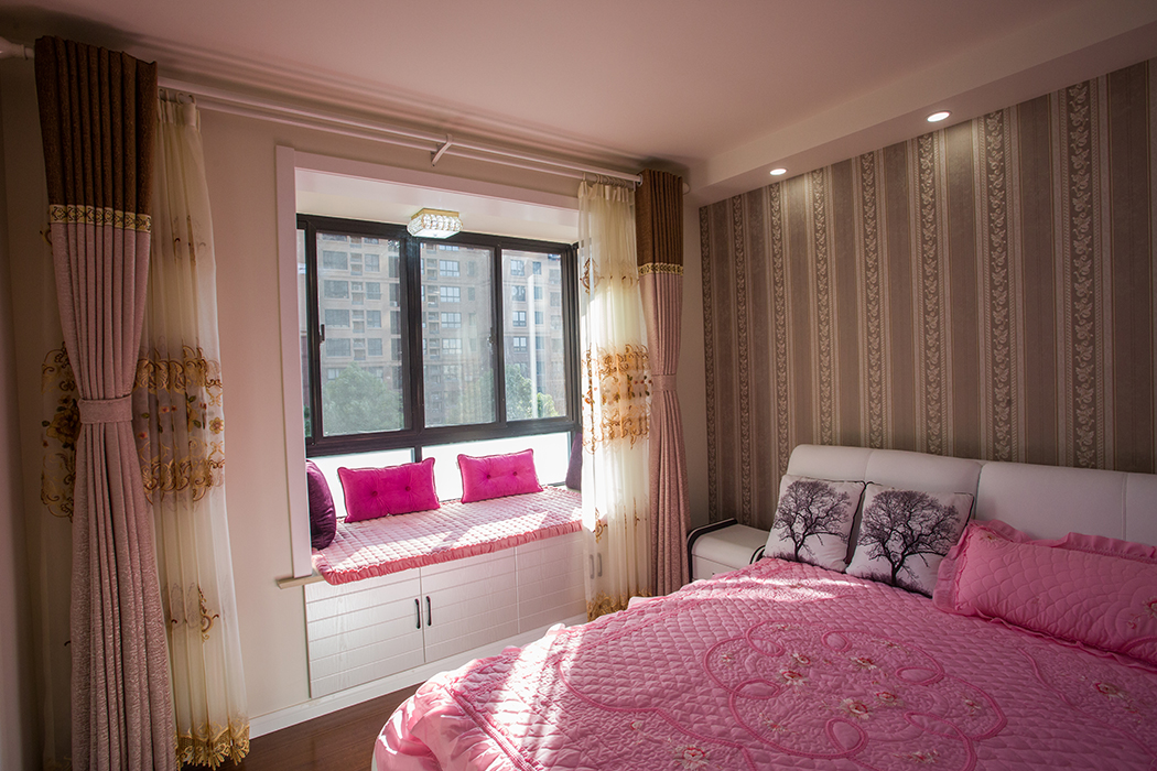 面要考慮用反射系數高的明色中性灰色調
