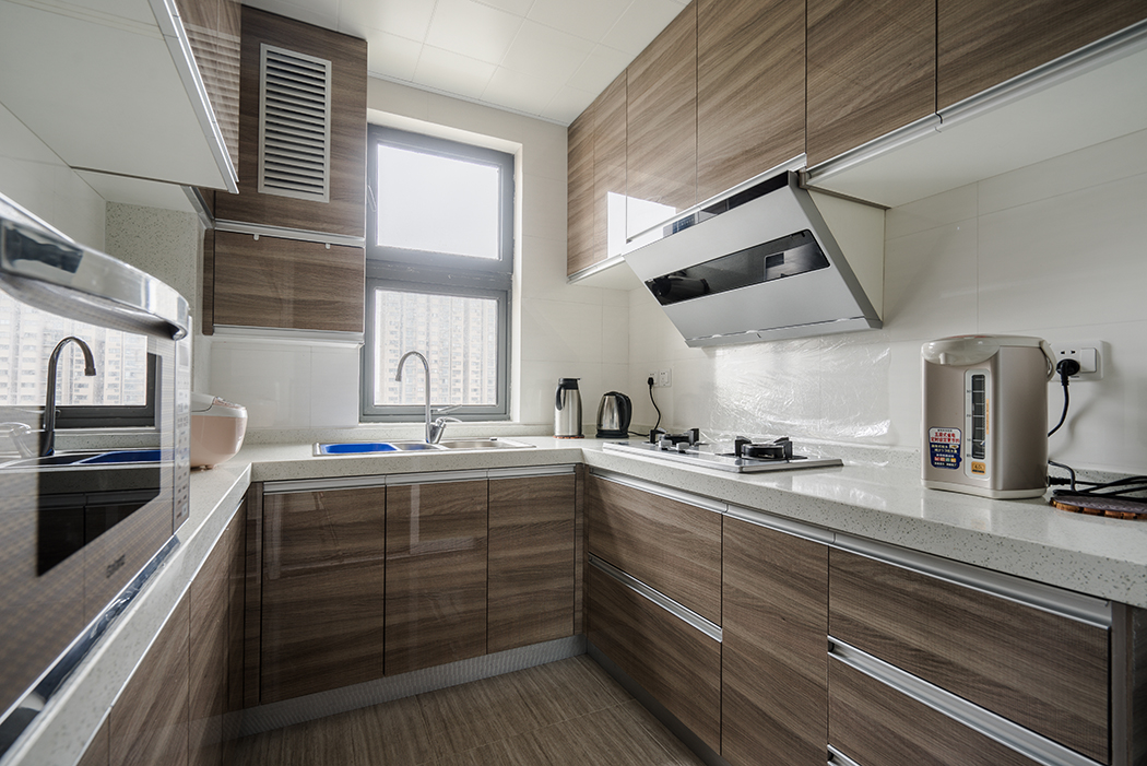 一種都市休閑生活，已原木、麻、拋光磚等元素輔陳。簡約中彰顯著精致和奢華，呈現出不同造作的精致自然之家。
