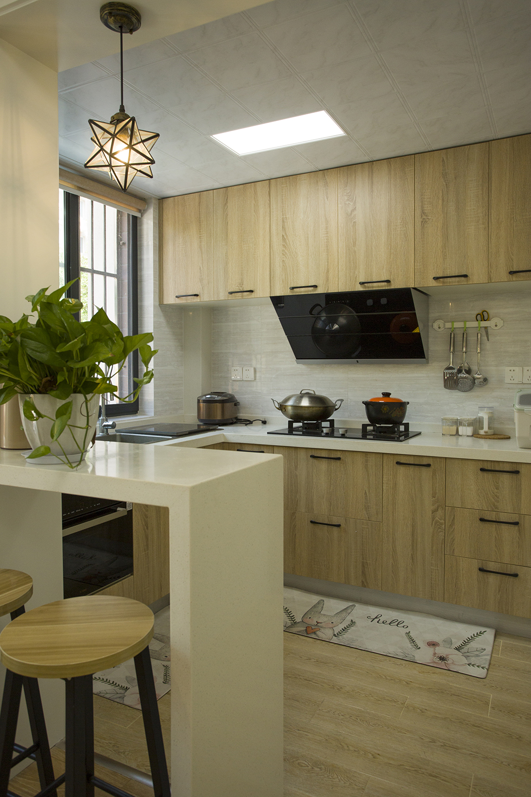 讓家變大20平.電視柜組合設計還能把雜物盡收其中
