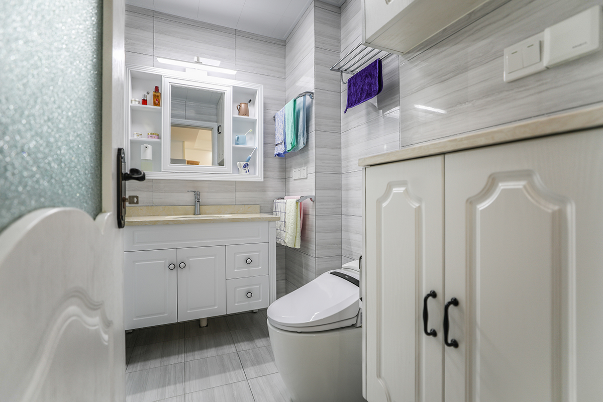 簡約風格是以白色為主，以淺色調為主要的，所以以簡約的風格的廚房更加展現了文明的安靜的文化底蘊。讓更多的顧客享受美好的食物。