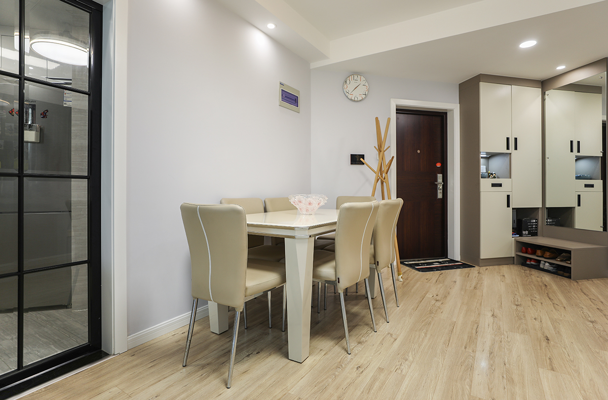 餐廳的直線型的格局無論通風還是采光都很贊，也為兒童日常活動留足了空間。
