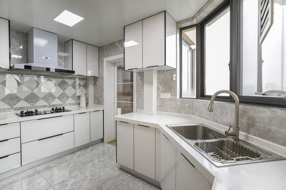 廚房：加大面積的廚房各功能區依次排放，就算是炒菜、烤蛋糕、洗碗同時進行，也都不會造成擁擠。
