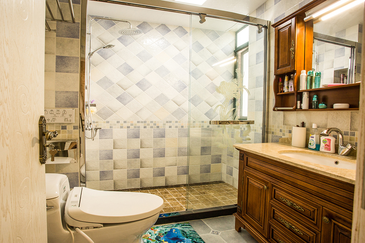 衛生間：衛生間整體搭配顯得簡約又時尚大方的感覺，干濕分離的設計多了幾分隱私感與安全感。