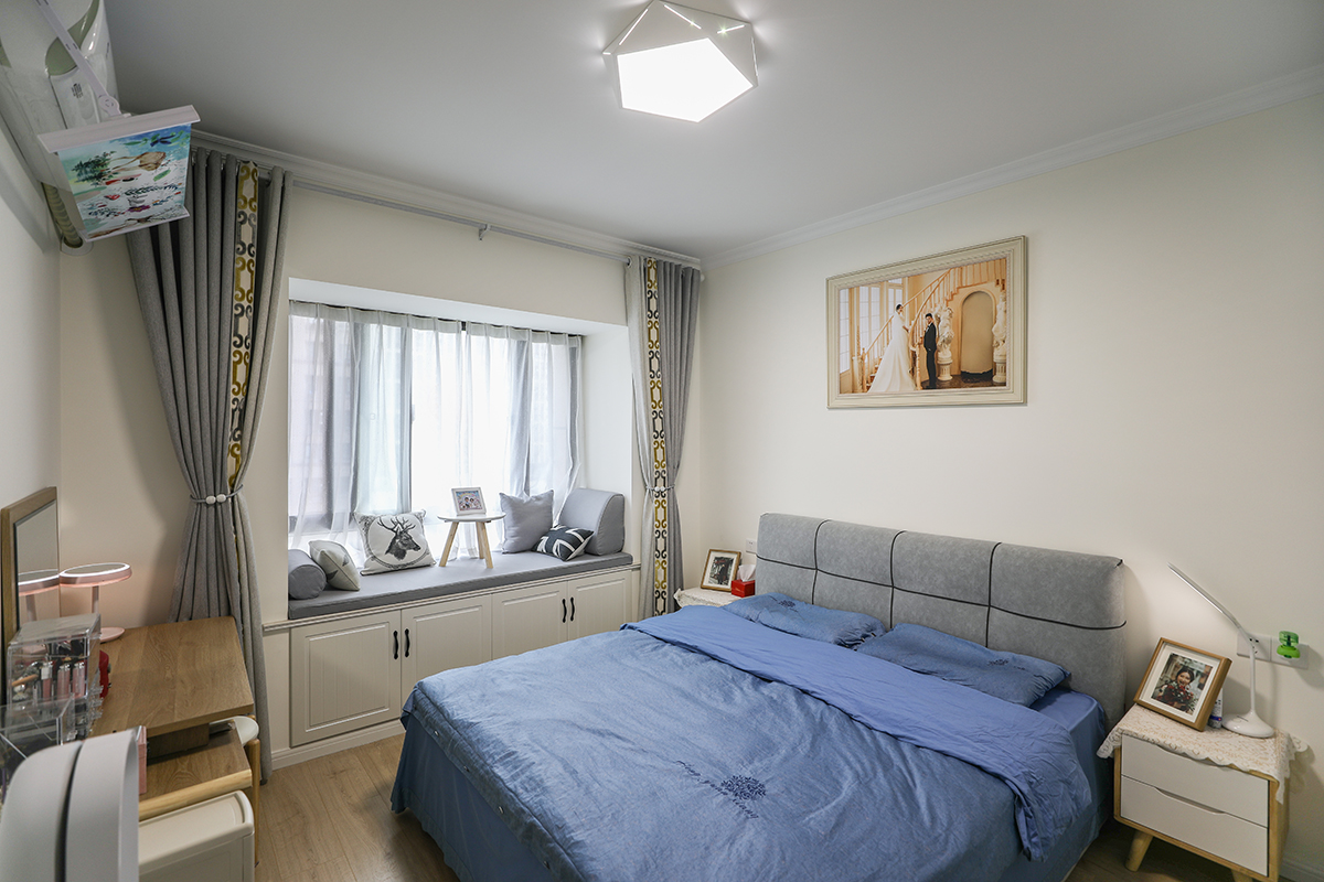 原木的顏色會賦予臥室以自然的本性
