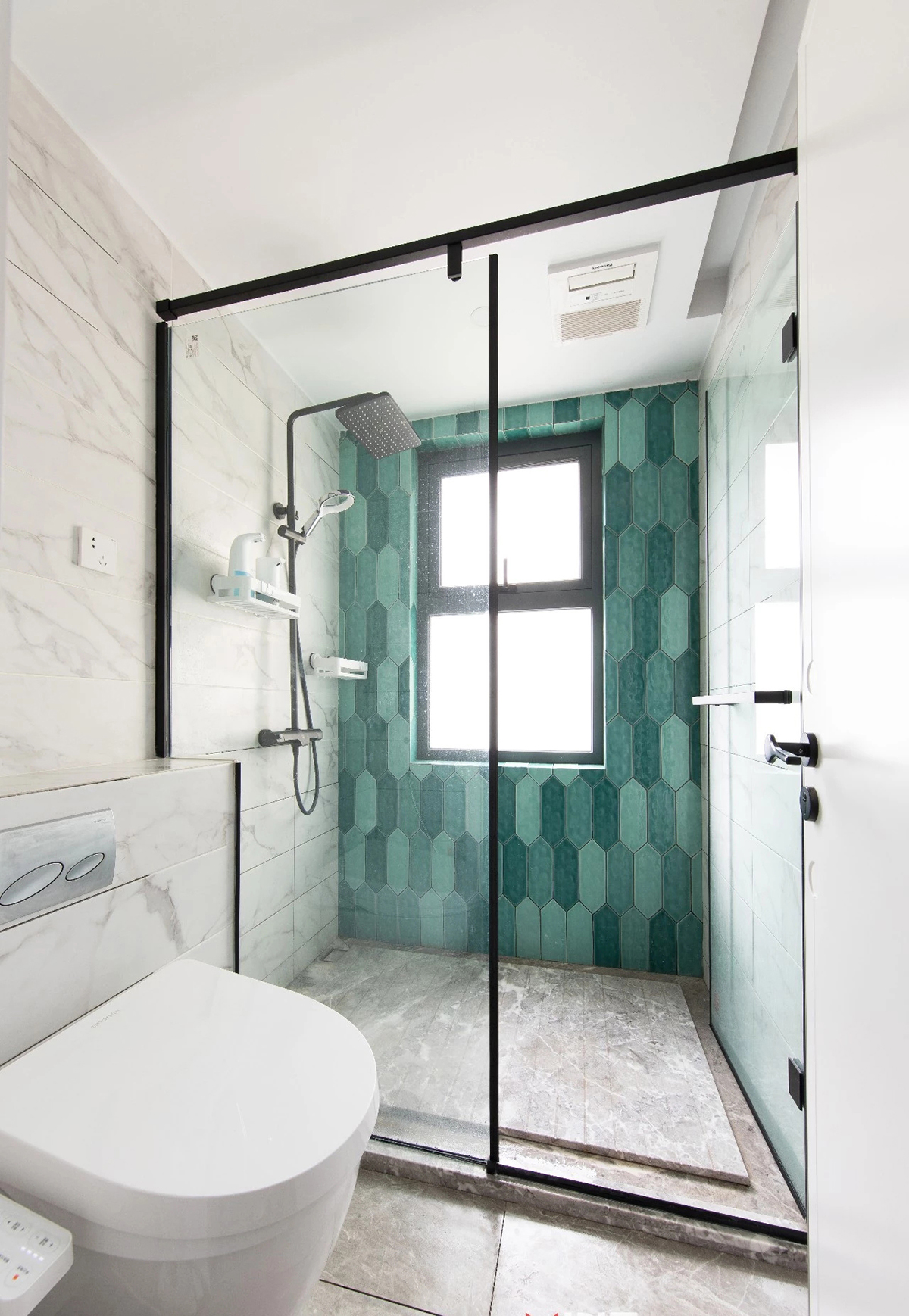 衛生間：衛生間做了干濕分離，浴區非常寬敞。智能馬桶提高了生活幸福感，整個洗手臺外移，上班前著急出門也不怕使用沖突了。
