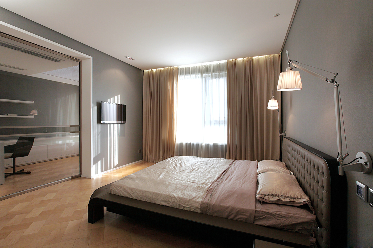 主臥房間 書(shū)房 衛(wèi)生間形成一個(gè)套間，充分的讓主臥發(fā)揮舒適度
