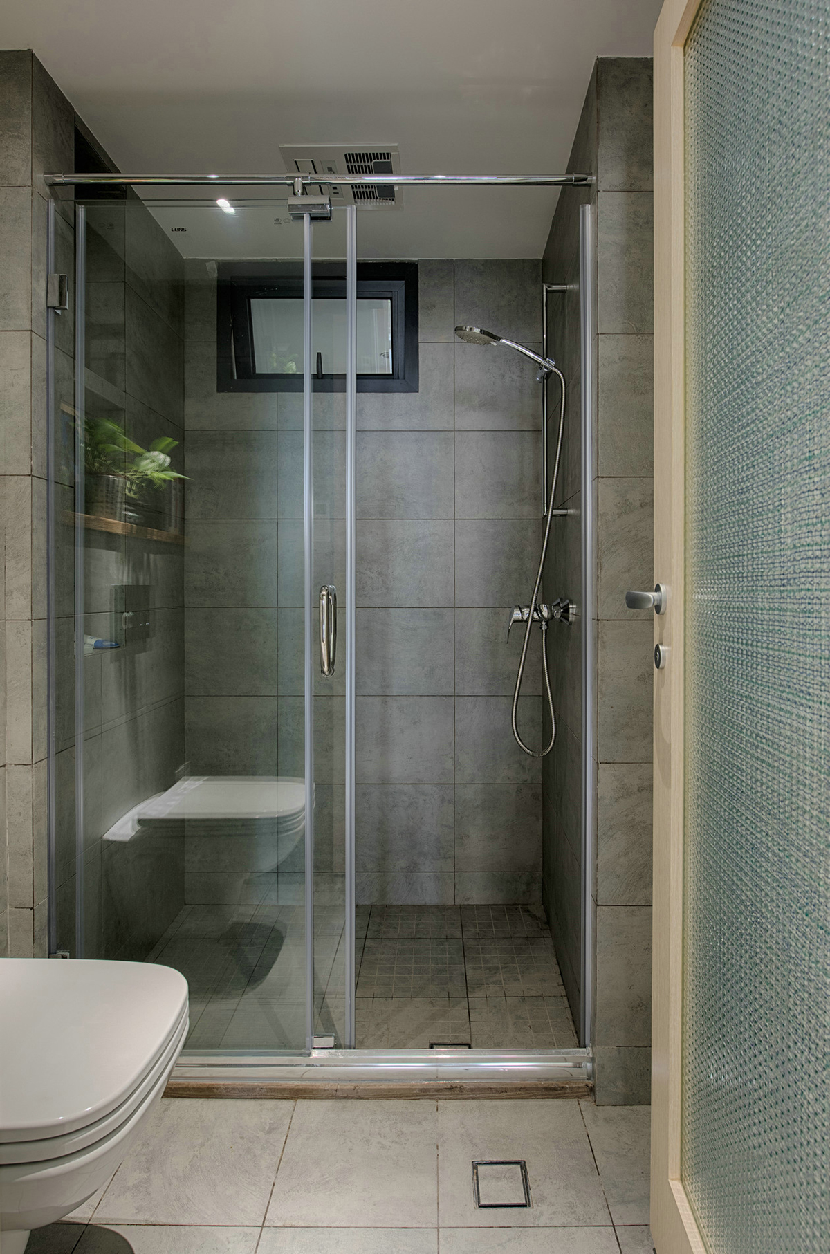 衛浴空間將寧靜與自然的元素帶到眼前，經過一天漫長的工作，來一場酣暢淋漓的淋浴，暫時遠離喧囂的都市生活。
