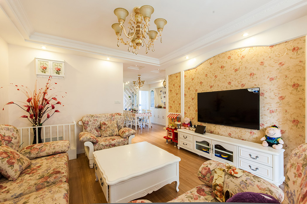 精心制作的藝術地臺，加上裝飾花瓶，營造出閑散與自在，溫情柔美的氛圍。