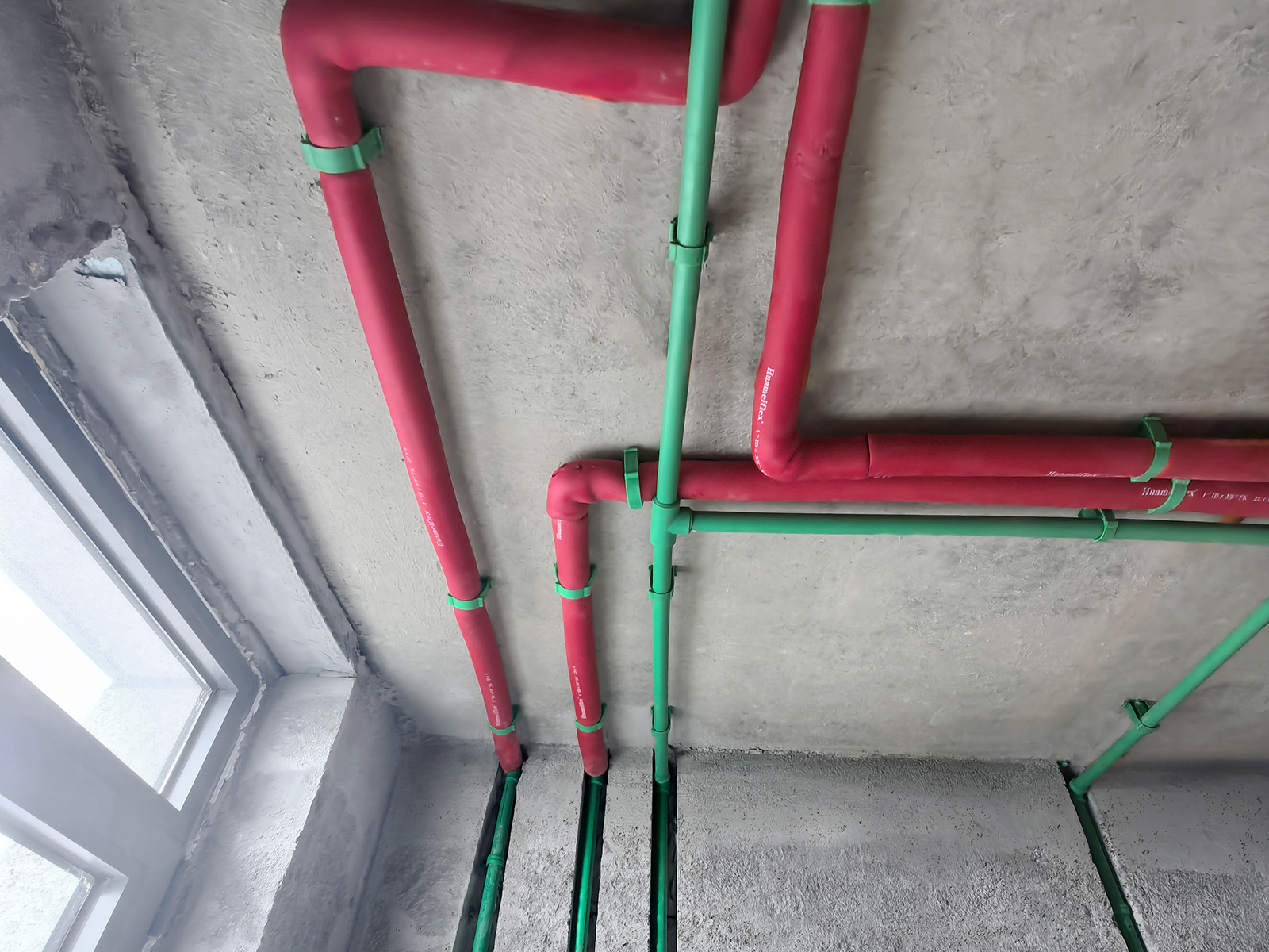 自來水管走頂排布工藝