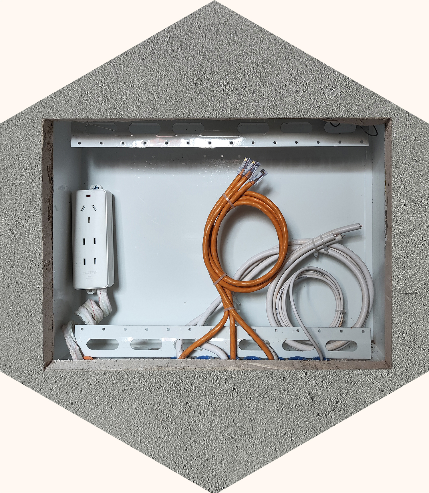 弱電箱排強電插座工藝